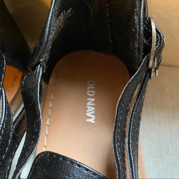 Old Navy strappy black sandals with zipper back - Picture 3 of 7